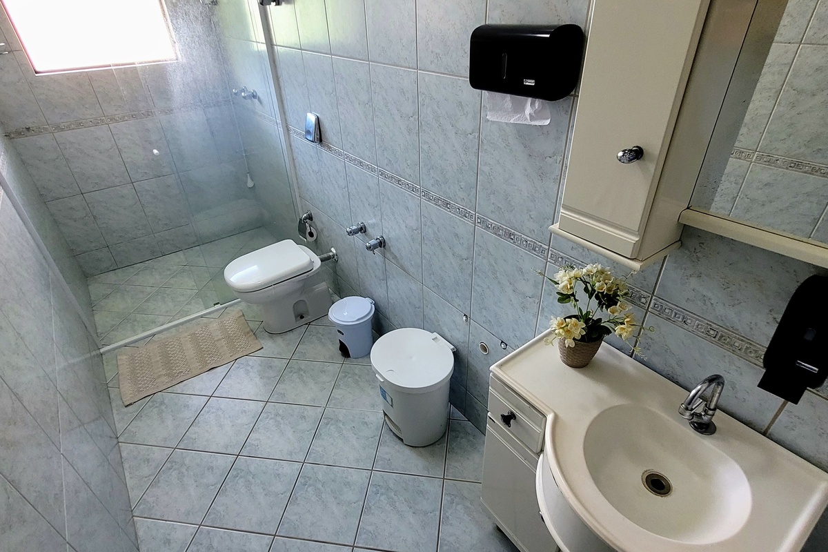 Compartilhado Feminino com Ar