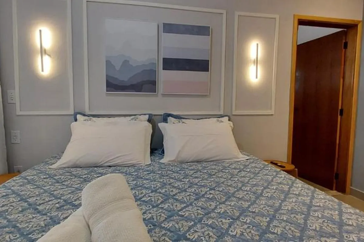 Suíte com cama queen-size e varanda