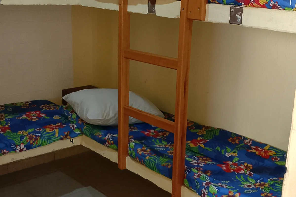 Cama de solteiro beliche de alvenaria