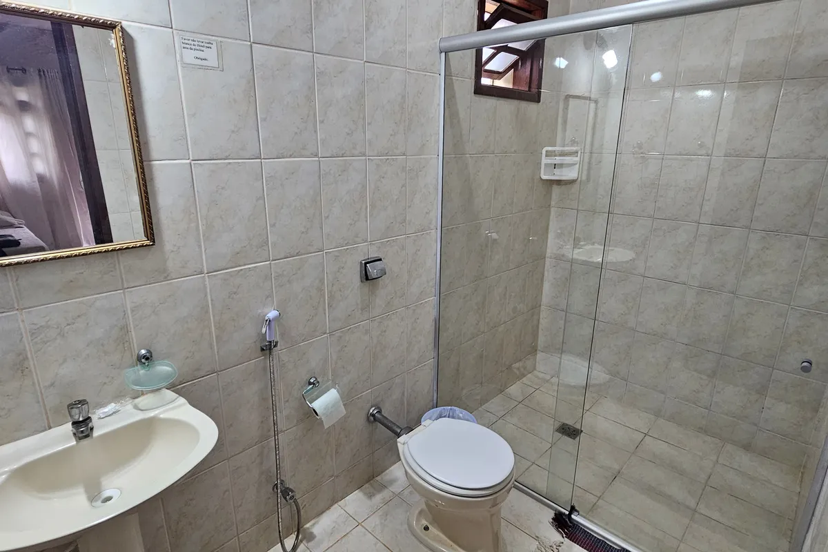 QUARTO 10 AR-CONDICIONADO