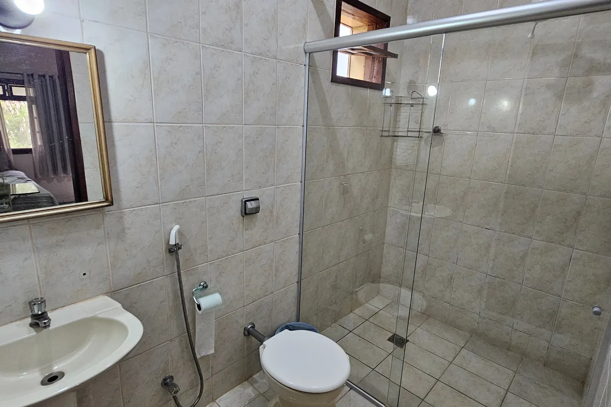QUARTO 13 AR-CONDICIONADO
