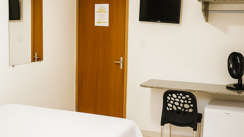 Casal com ventilador