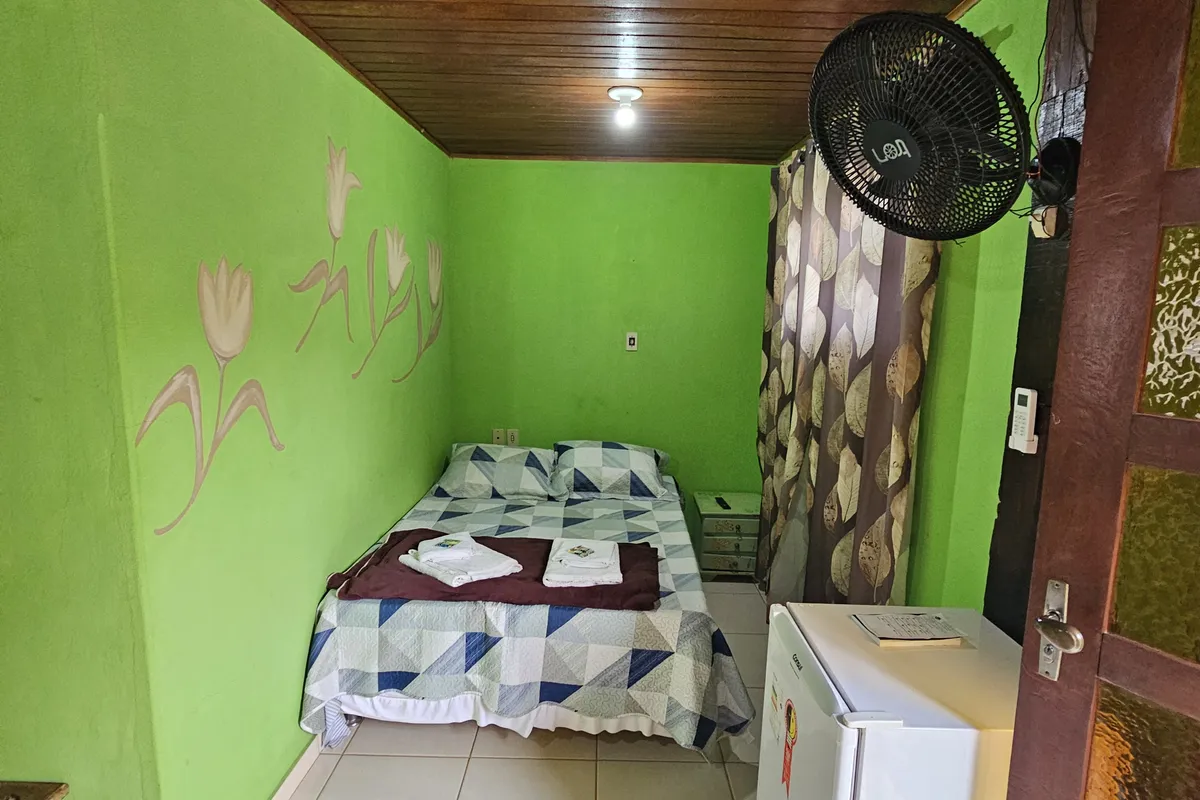 QUARTO 18 AR-CONDICIONADO
